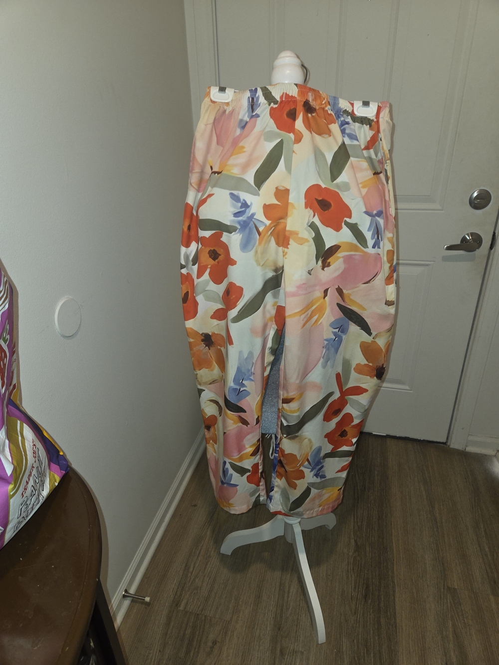 Vibrant Floral Wide-Leg Pants in Cream with Peach & Coral Blooms